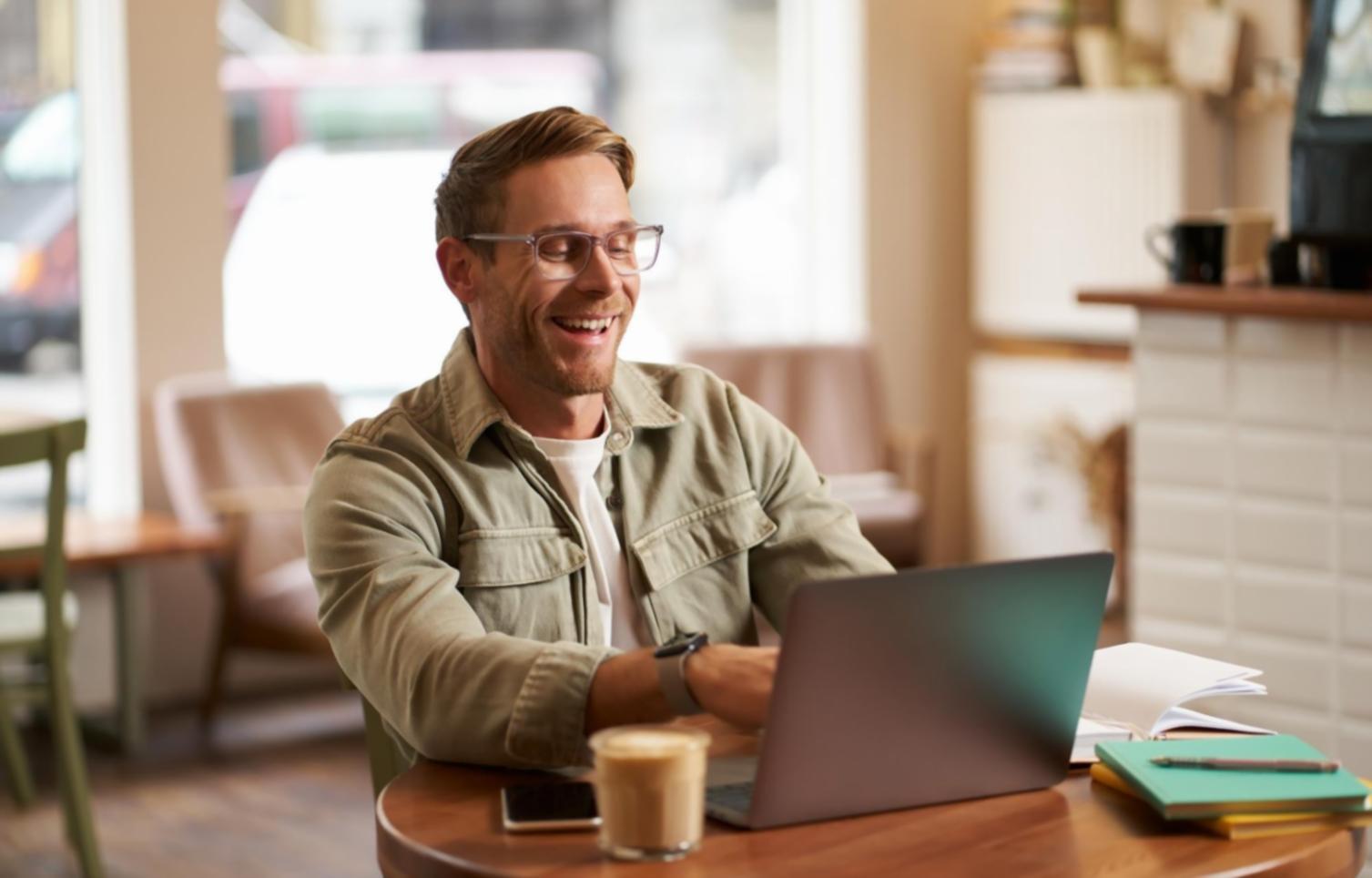 Arionixa team member reviewing weekly budget plans with clients